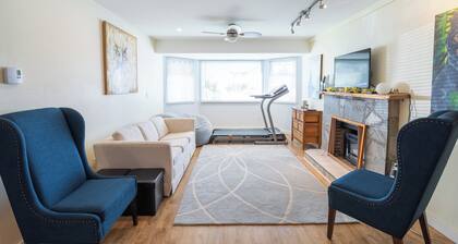 Ground Level 1 Bedroom Suite in Langley. Full Kitchen. Near golf, and shopping.