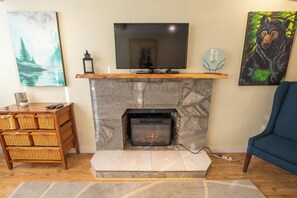 TV, fireplace
