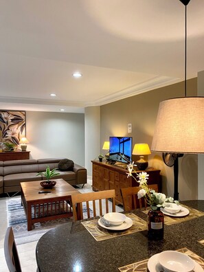 Dining - Spacious 3-bedroom apartment in charming Kuala Lumpur with AC, WiFi (Kuala Lumpur)