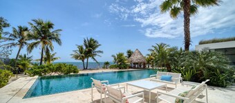 Upscale 5-bed Beachfront Villa w/ pool , pier & ocean front