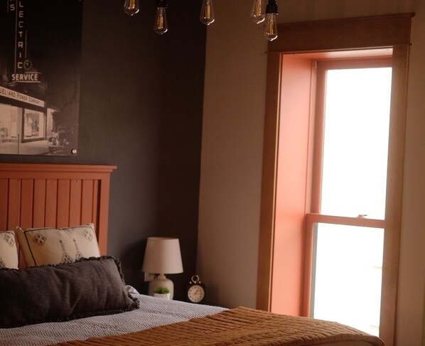 1 habitación, tabla de planchar con plancha, cuna de viaje y wifi