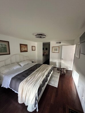 2 bedrooms, desk, free WiFi, bed sheets