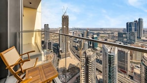 A balcony with a view of a cityscape, including high-rise buildings and a highway. - Burj Royale Dubai Downtown (Dubai)