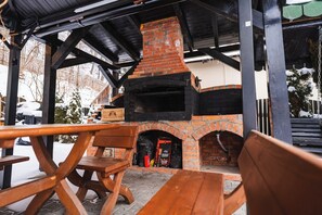 Outdoor dining - The Vardo - Entire Villa w. Sauna and BBQ (Bran)