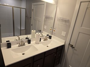 Shower, towels - Maison De La Paix: House of Peace (Charlotte)