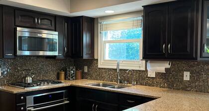 Luxury Modern Stay - 2000 Sqft