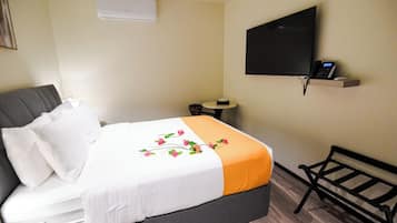 Studio Queen Room | Tempur-Pedic beds, in-room safe, blackout drapes, soundproofing