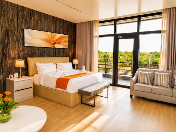 Junior Executive Suite | Camas Tempur-Pedic y caja de seguridad en la habitación
