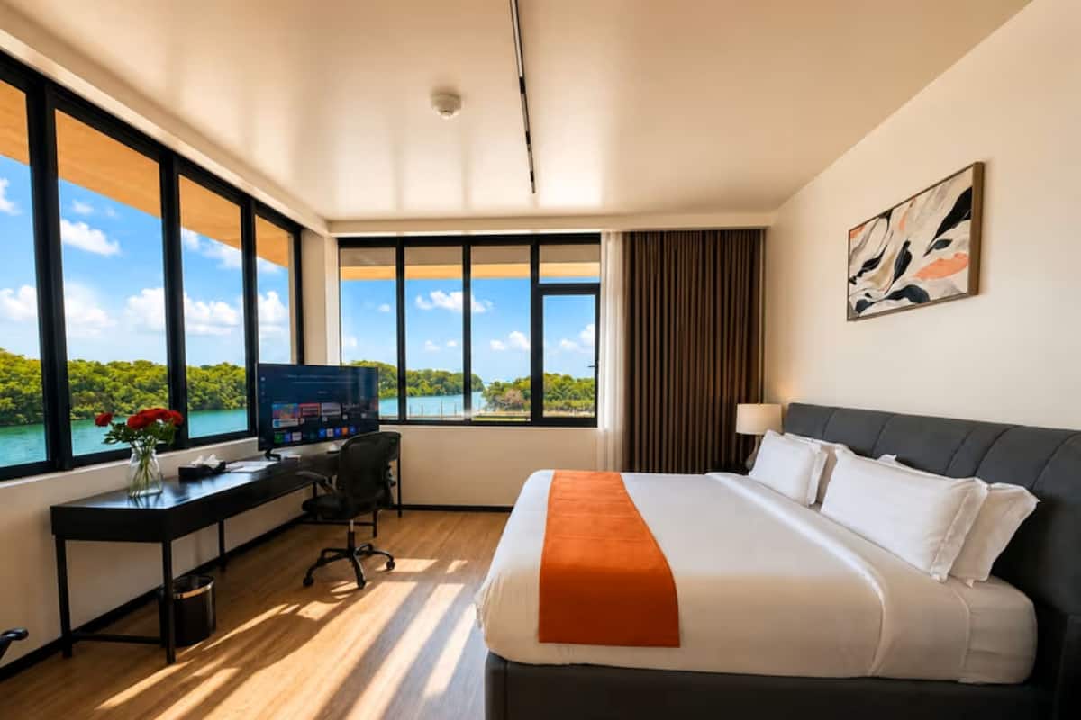 Executive Suite | Tempur-Pedic beds, in-room safe, blackout drapes, soundproofing