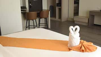 Colchones Tempur-Pedic y caja de seguridad en la habitación