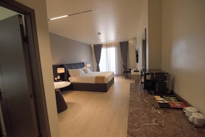 Luxury Deluxe King | Camas Tempur-Pedic y caja de seguridad en la habitación
