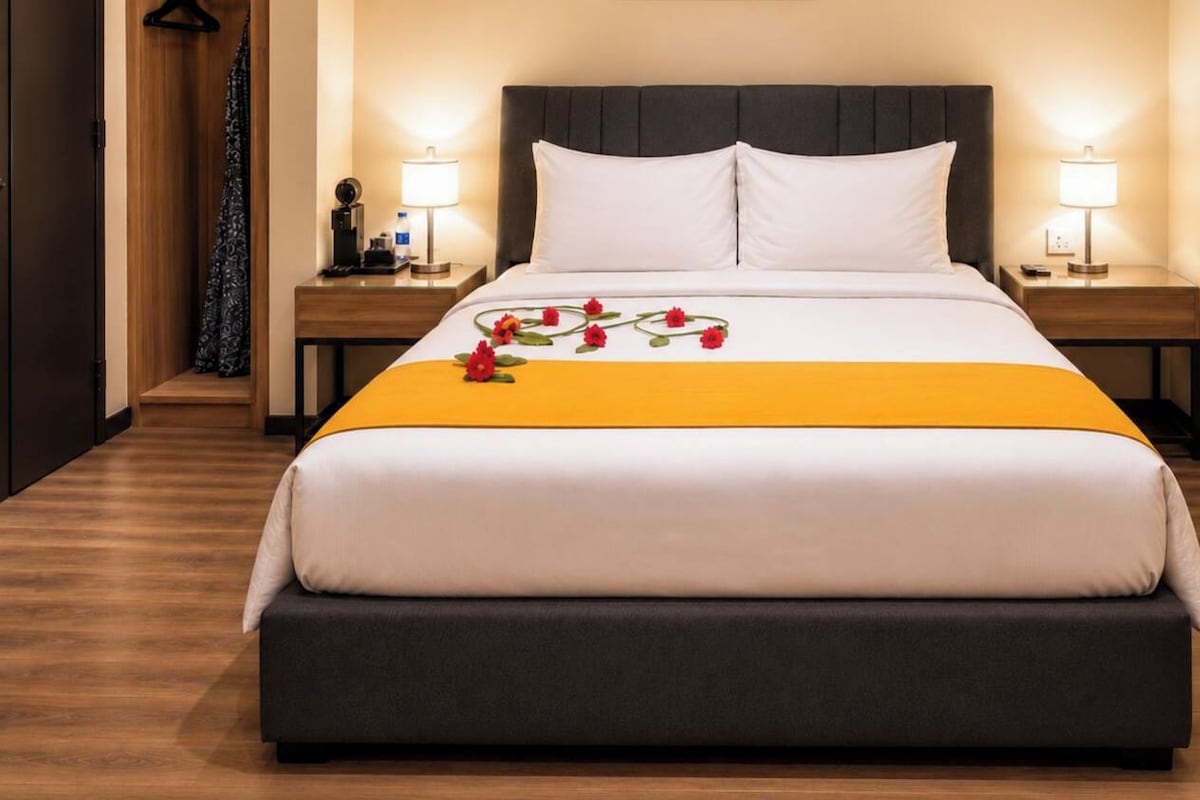 Interior Signature Studio , No Exterior Window | Tempur-Pedic-senger, safe på rommet, blendingsgardiner og lydisolert