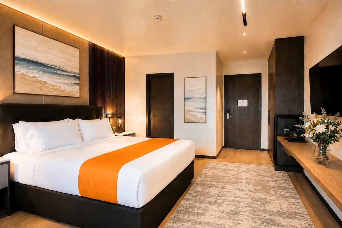 Premier King Suite | Tempur-Pedic beds, in-room safe, blackout drapes, soundproofing