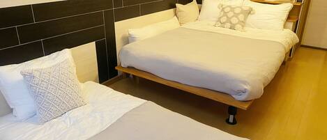 2 bedrooms, iron/ironing board, WiFi