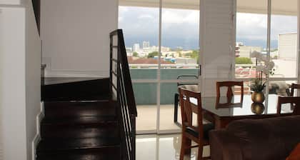 Charming 2-bedroom Penthouse apartment @The Bromptons New Kingston w/pool & gym