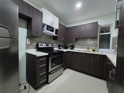 Charming  2-bedroom Penthouse apartment @The Bromptons New Kingston w/pool & gym