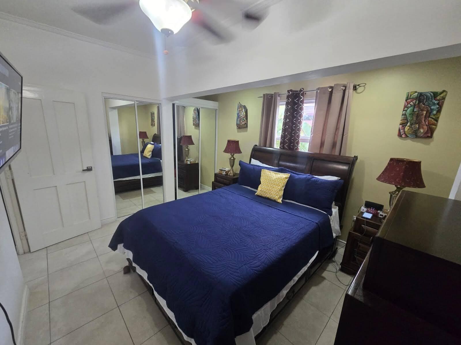 2 habitaciones, tabla de planchar con plancha, wifi y ropa de cama 
