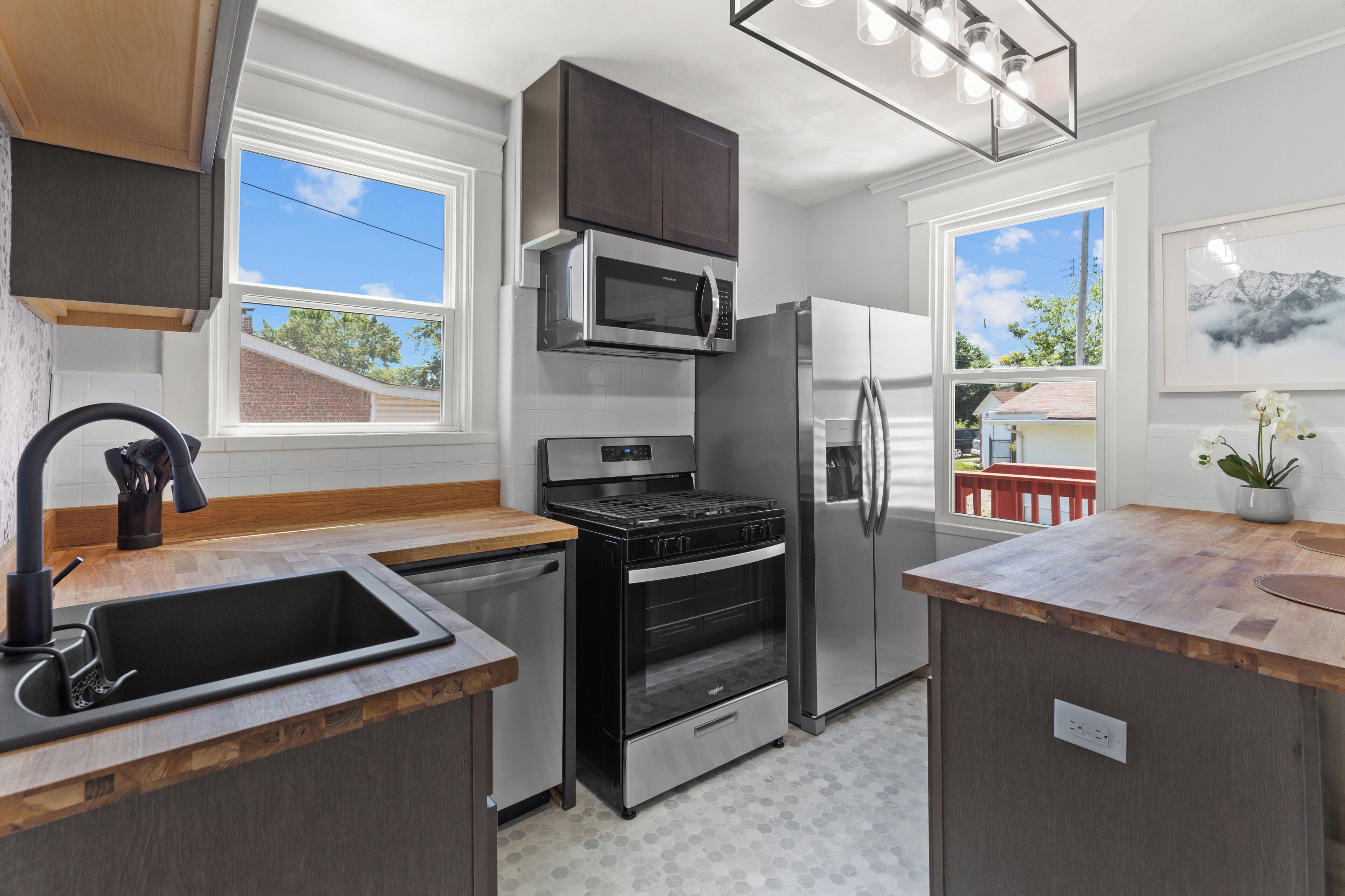 Refrigerador, microondas, horno y parrilla de estufa 