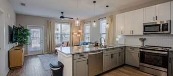 Brand new apartment, 10 minutes from Downtown w/Pool|Wi-Fi|Publix|Free Parking