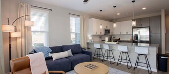 Brand new apartment, 10 minutes from Downtown w/Pool|Wi-Fi|Publix|Free Parking