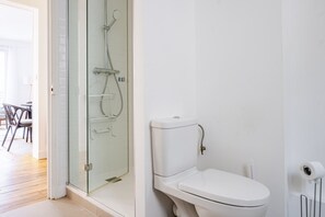 Hair dryer, towels - Blueground | Trocadero, w/d & elevator, nr Arc (Paris)