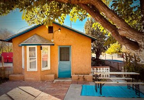Terrace/patio - Large One-Bedroom Adobe Near Downtown (Albuquerque)