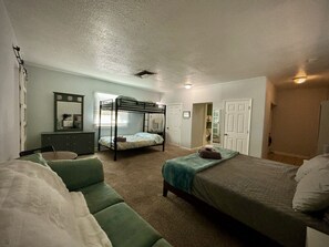 Desk, iron/ironing board, free WiFi, bed sheets - Large One-Bedroom Adobe Near Downtown (Albuquerque)