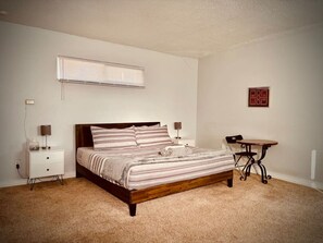 2 habitaciones, escritorio, tabla de planchar con plancha y wifi gratis