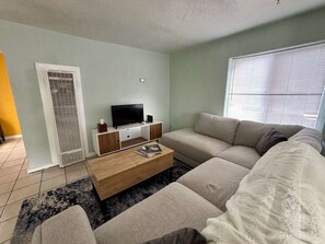 TV - Large One-Bedroom Adobe Near Downtown (Albuquerque)