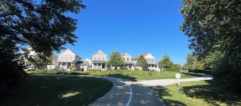 Meet Me at the Beach-4BD/3.5 Bath-Across street from Golf/Lake/Jean Klock Beach
