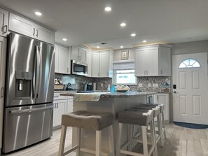 Fridge, microwave, oven, stovetop - BEAUTIFUL AND LUXURIOUS BEACHVIEW CONDO IN MANASOTA KEY- STEPS TO THE BEACH (Englewood)