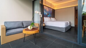 デラックス ツインルーム | 高級寝具、羽毛の掛け布団、ピロートップベッド、デスク