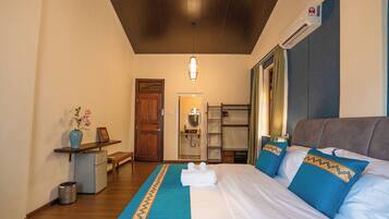 Soundproofing, free WiFi, bed sheets