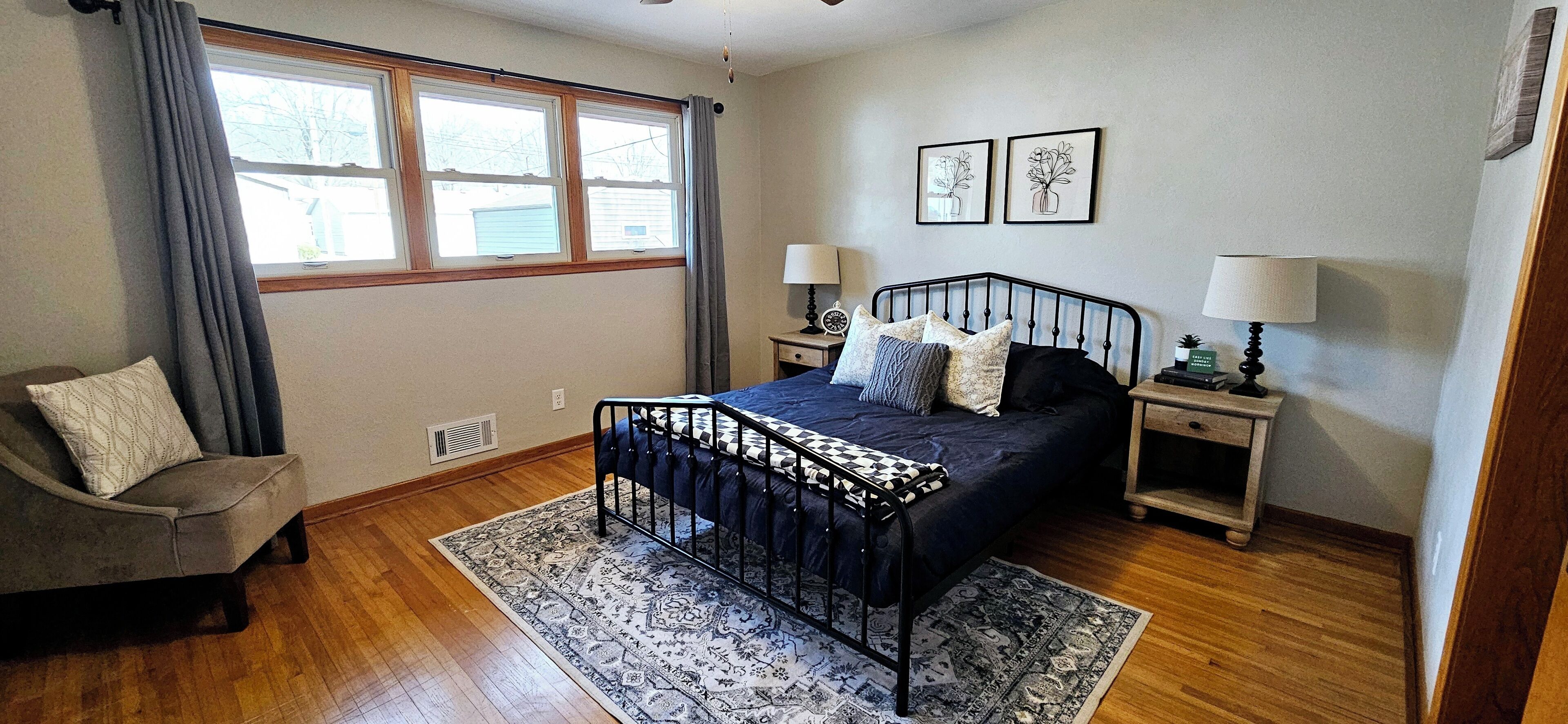 4 bedrooms, iron/ironing board, WiFi, bed sheets