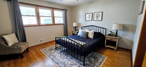 4 dormitorios, tabla de planchar con plancha, wifi y ropa de cama