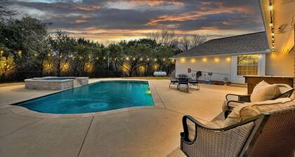 Oak & Anchor Villa Pool & Spa Waco/ Baylor/ Magnolia