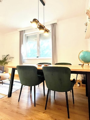 Ferienhaus, 1 Schlafzimmer, Raucher, Stadtblick | Esszimmer