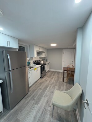 Private kitchen - Brand new 1 bedroom Fully Furnished apartment (Brampton)