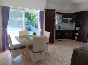 Dining - You, your buddy and 2 chicas in a guest-friendly villa with private pool/jacuzzi (Sosúa)