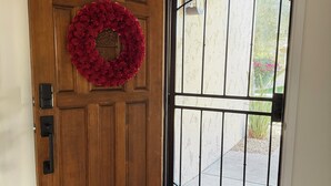 Interior - Central Scottsdale- Spanish style patio home -2bd 2ba 2 car garage -on bike path (Scottsdale)