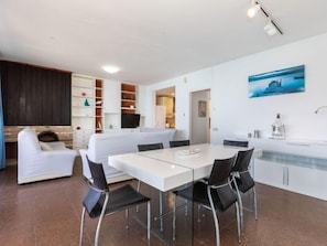 Dining - Global Acantilados - By Global Rental Holidays 8544 (Salou)