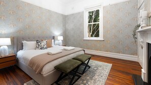 8 habitaciones, tabla de planchar con plancha, cuna de viaje y wifi