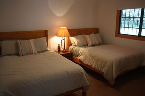 4 bedrooms, desk, iron/ironing board, WiFi