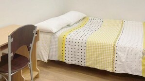 A small, single-bed room with a wooden desk and chair. - Beautiful place with Kitchen, Washing Machine, Internet near UBC, beach and DT (Vancouver)