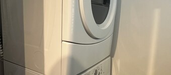 Beautiful place with Kitchen, Washing Machine, Internet near UBC, beach and DT