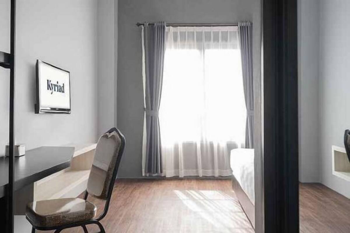 In-room safe, desk, laptop workspace, iron/ironing board