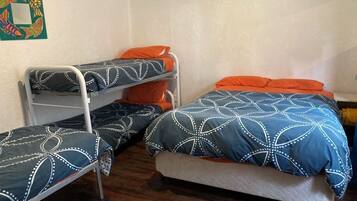 3 bedrooms, bed sheets