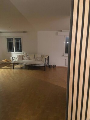 Appartement, 2 chambres, balcon, vue jardin | Salle de séjour