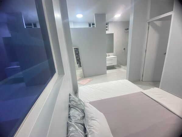 4 bedrooms, bed sheets - Quaint 4-bedroom farmhouse in Huambacho with stunning views (Huambacho)