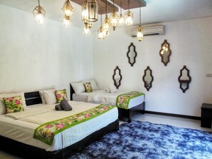 Desk, free WiFi - (Kerobokan)